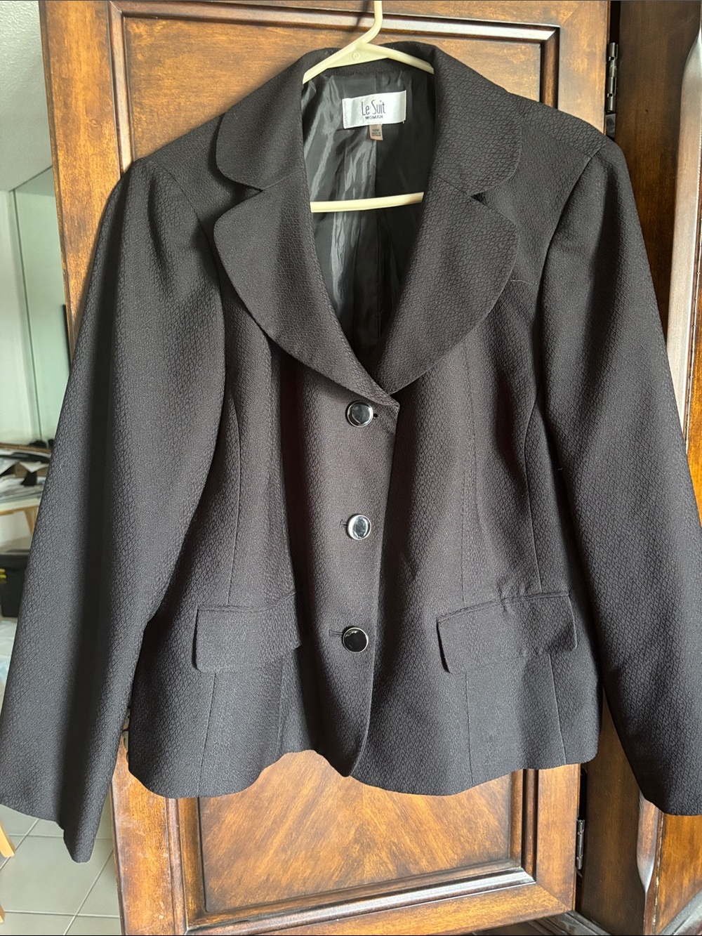 Le Suit Black Textured Women's Blazer with Notched Collar